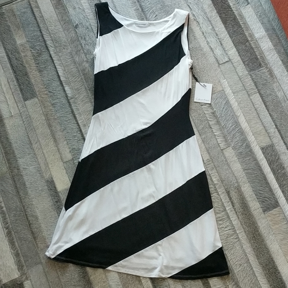 B&W striped stretchy dress. Calvin Klein. New w/Ta